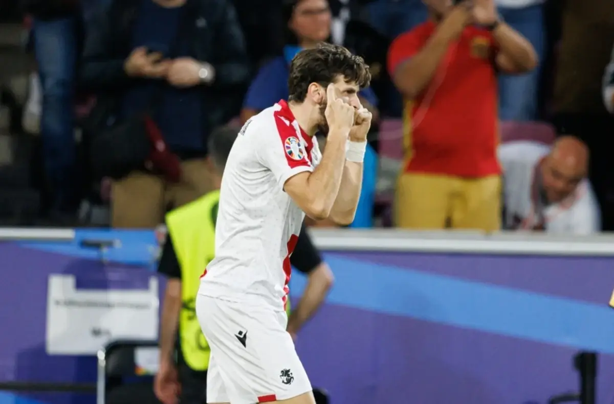 khvicha-kvaratskhelia-popate-fotbalistou-roku-gruzie-po-uspesne-sezone-s-psg-a-napoli