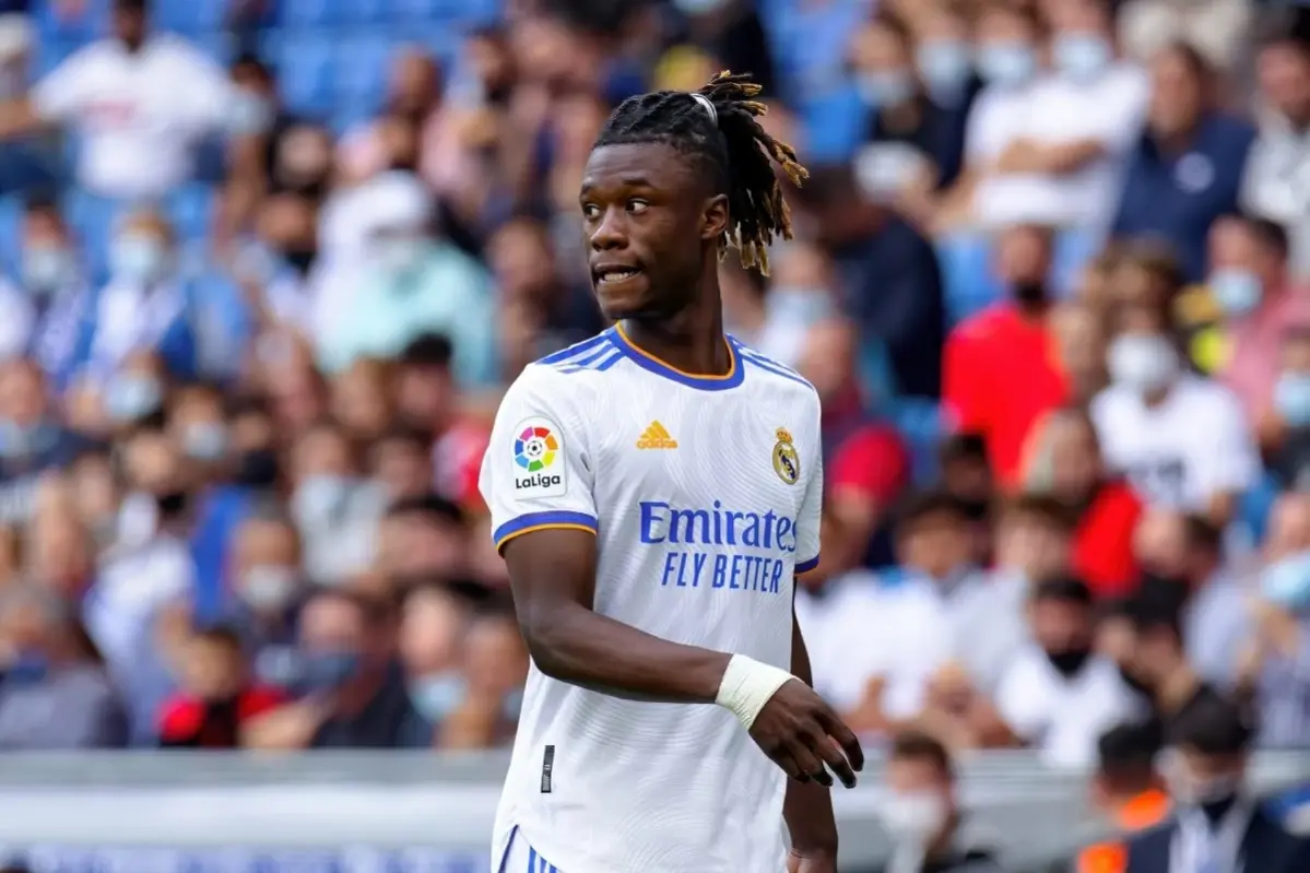 eduardo-camavinga-opustil-kemp-francie-vraci-se-do-madridu-kvuli-problemu-se-stehennim-svalem